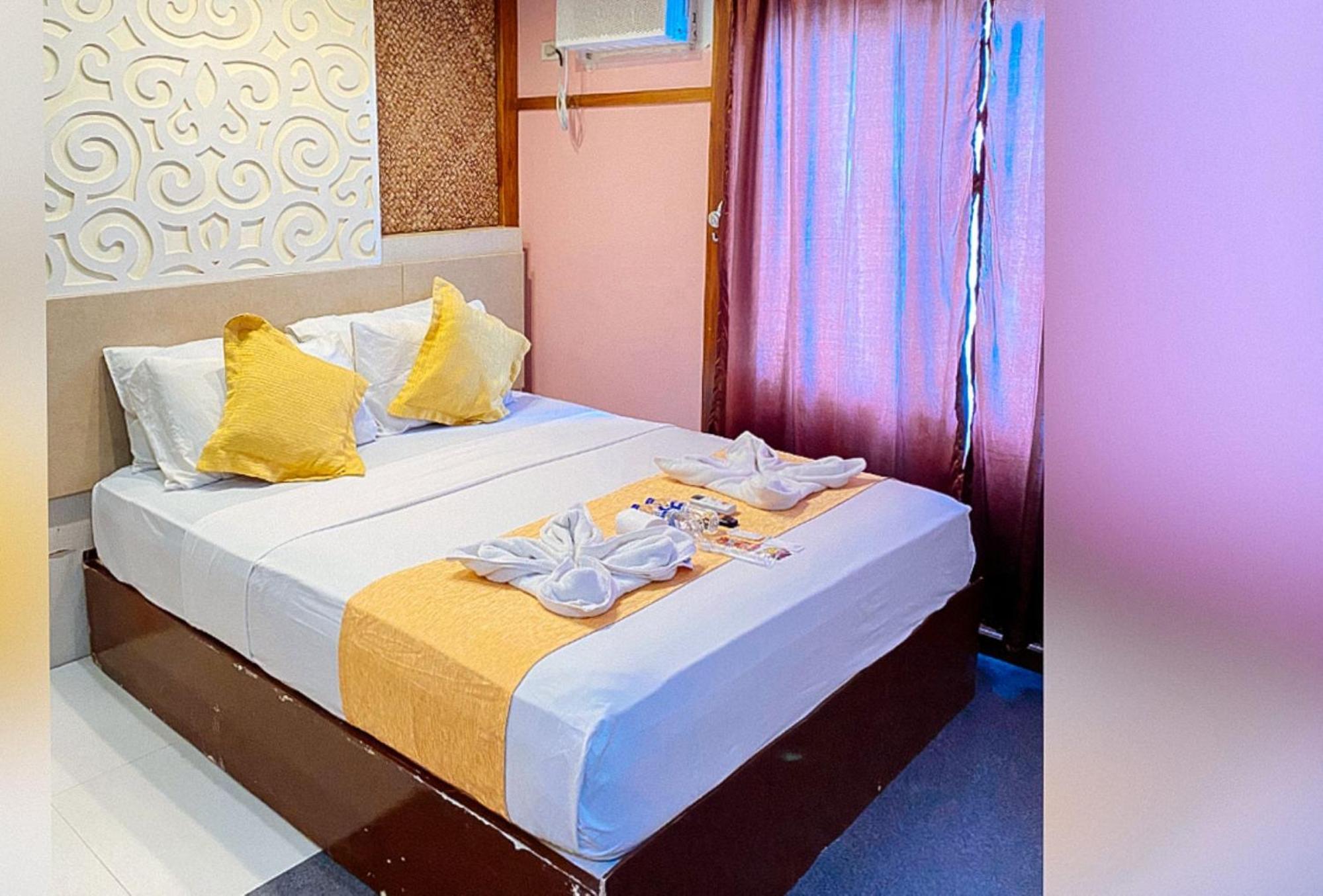 Villa Rosita Hotel Naga City By Reddoorz Kültér fotó