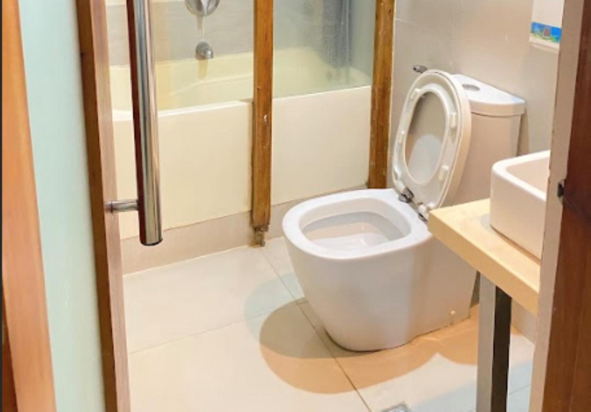 Villa Rosita Hotel Naga City By Reddoorz Kültér fotó